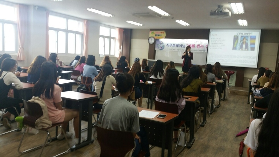 직무트레이닝 장면 3.jpg